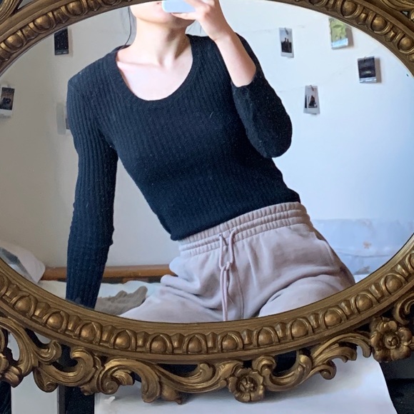 ✨3/$25✨WILFRED Fitted Basic Black Ribbed Sweater - Picture 4 of 4